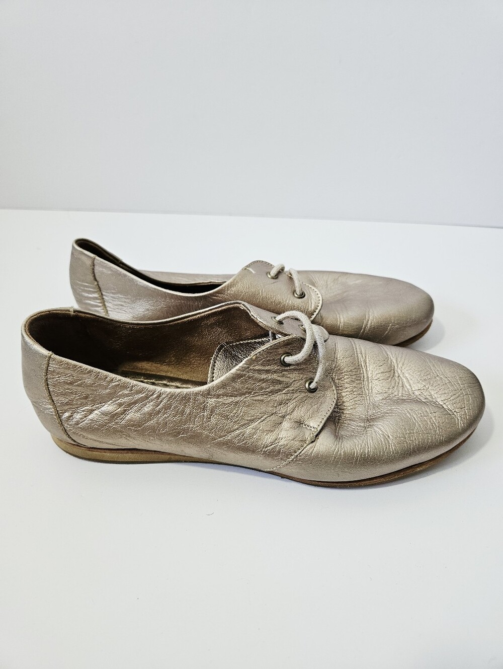 Poppy Barley Gold Leather Loafers Size 8 Oxford Flats